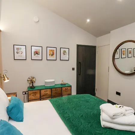 The Old Jet Workshop 펜션