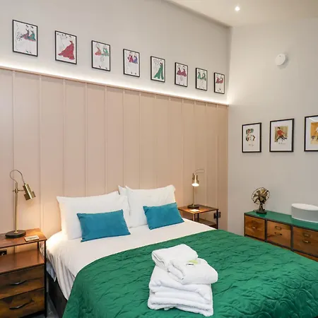 The Old Jet Workshop * 휫비