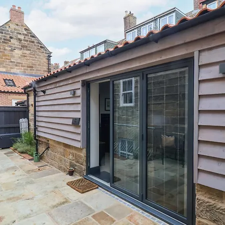 The Old Jet Workshop 펜션 *